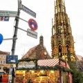 Christmas Market stall next to the Schöner Brunnen